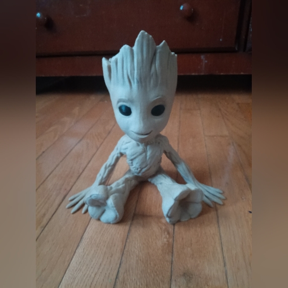Disney Guardians of the Galaxy Groot sitting - Picture 1 of 8